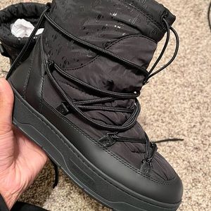 Jimmy Choo Wanaka Boots (BRAND NEW) never worn. Too small.